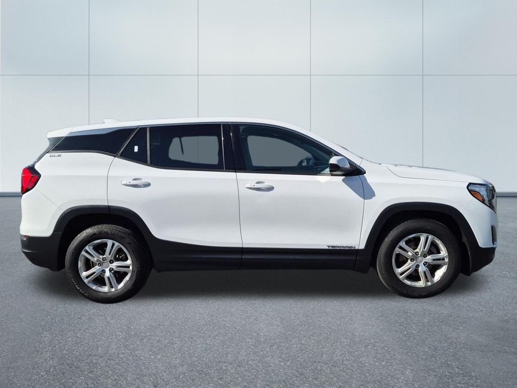 Used 2018 White GMC SLE image 7