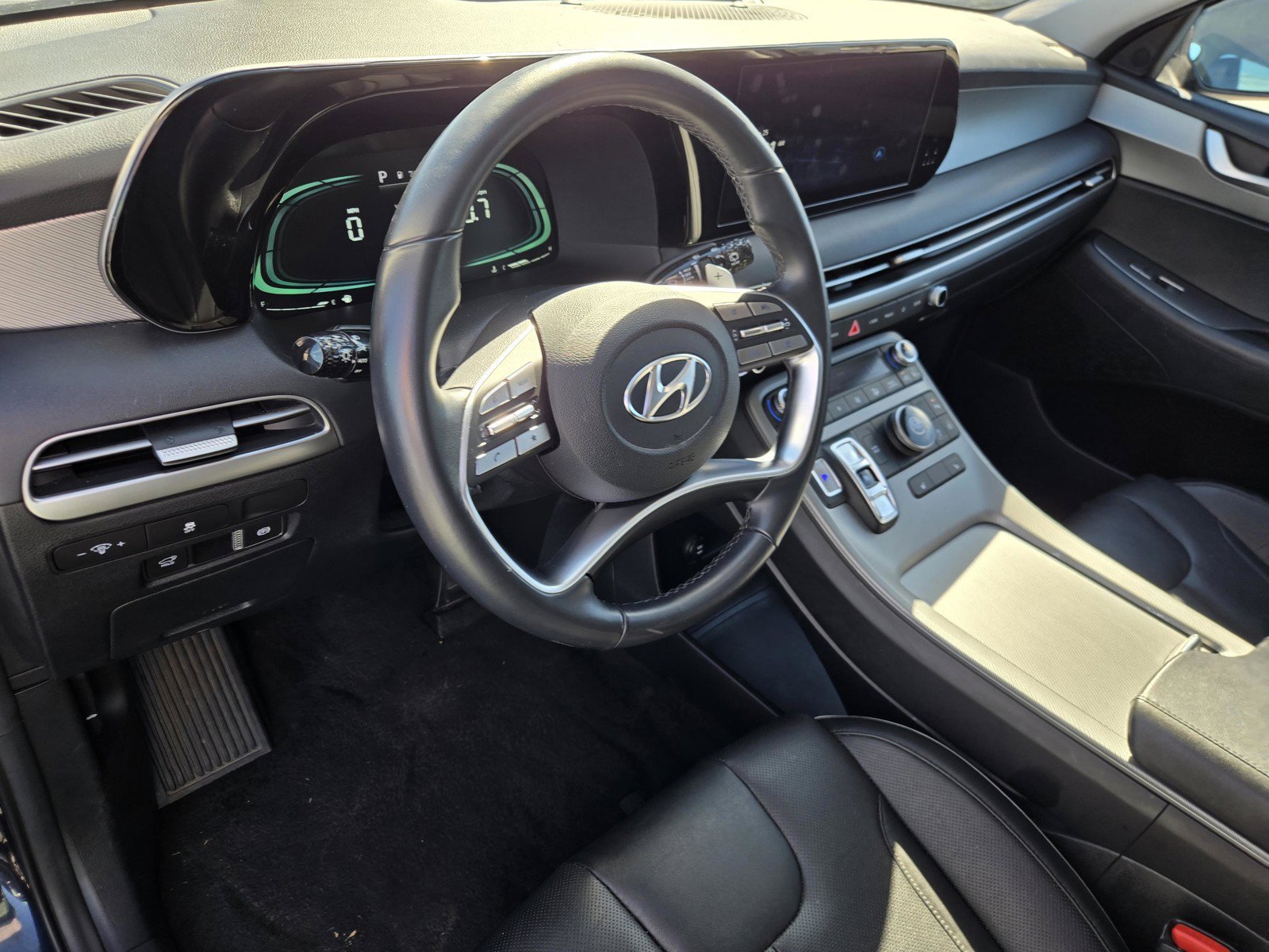 Used 2025 Moonlight Cloud Hyundai SEL image 18