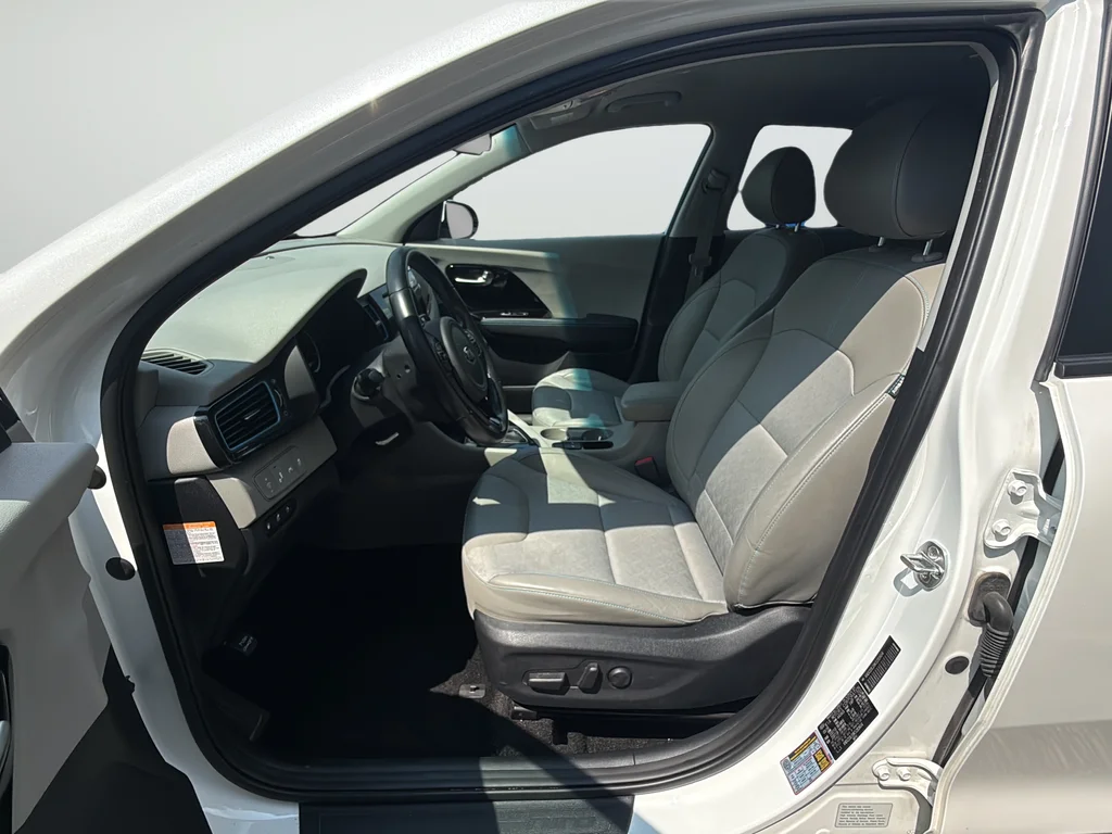 Used 2019 White Kia EX image 10
