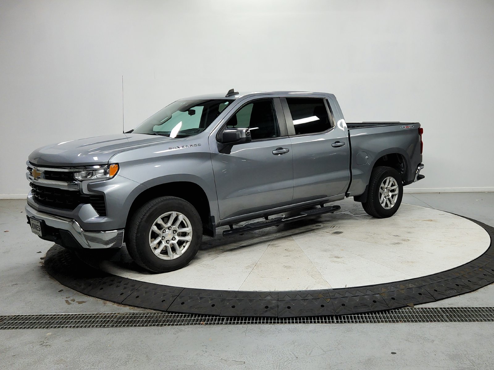 Used 2023 Gray Chevrolet LT image 4