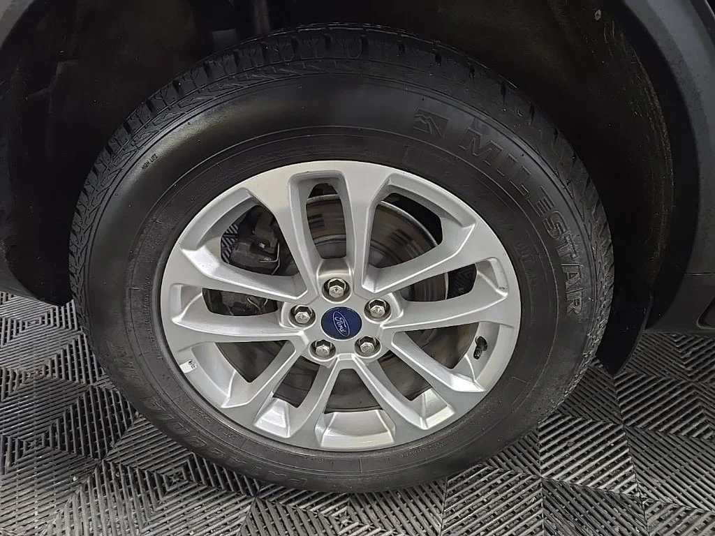 Used 2022 Gray Metallic Ford SE image 17