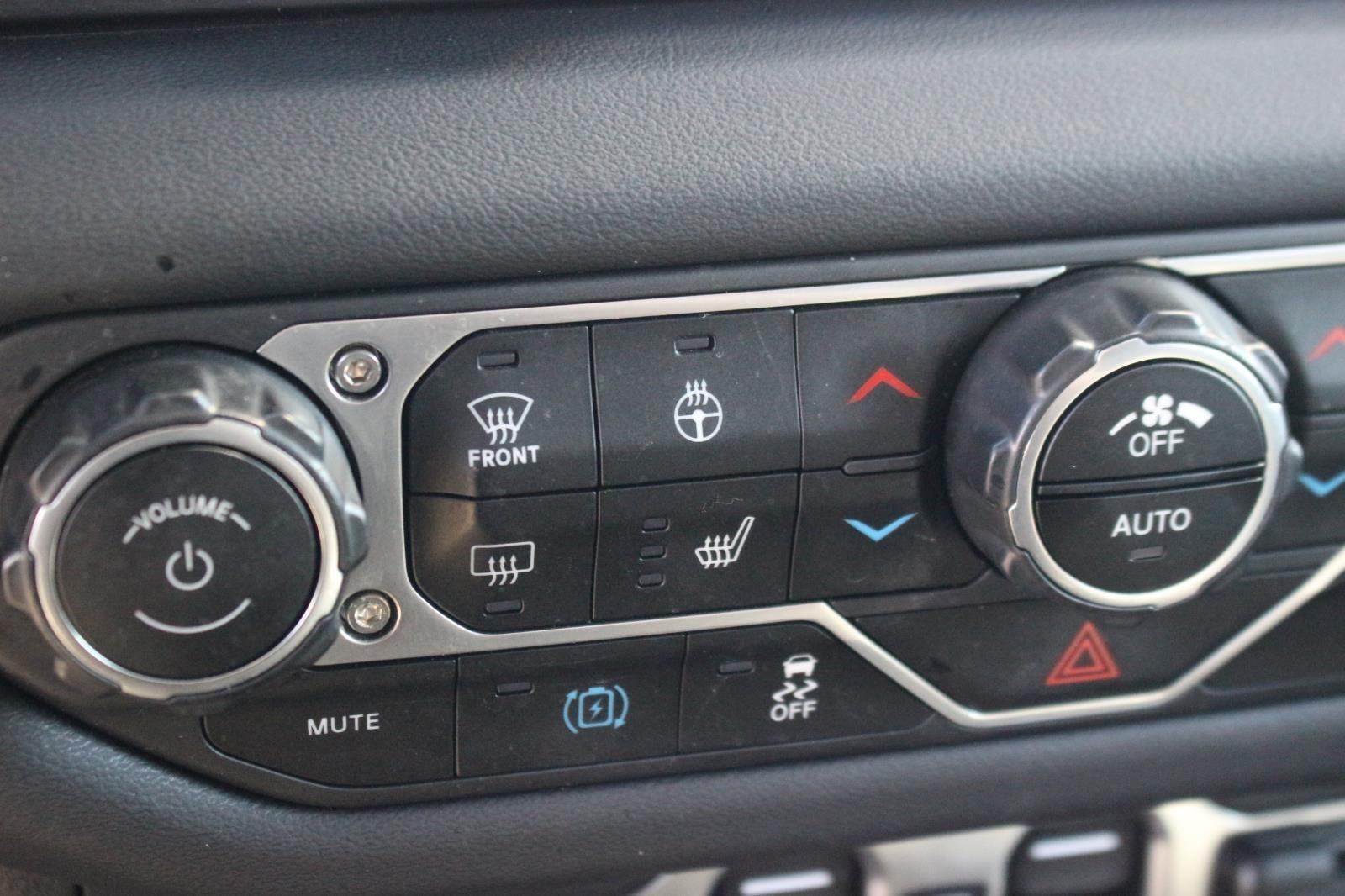 Used 2024  Jeep Sahara image 26