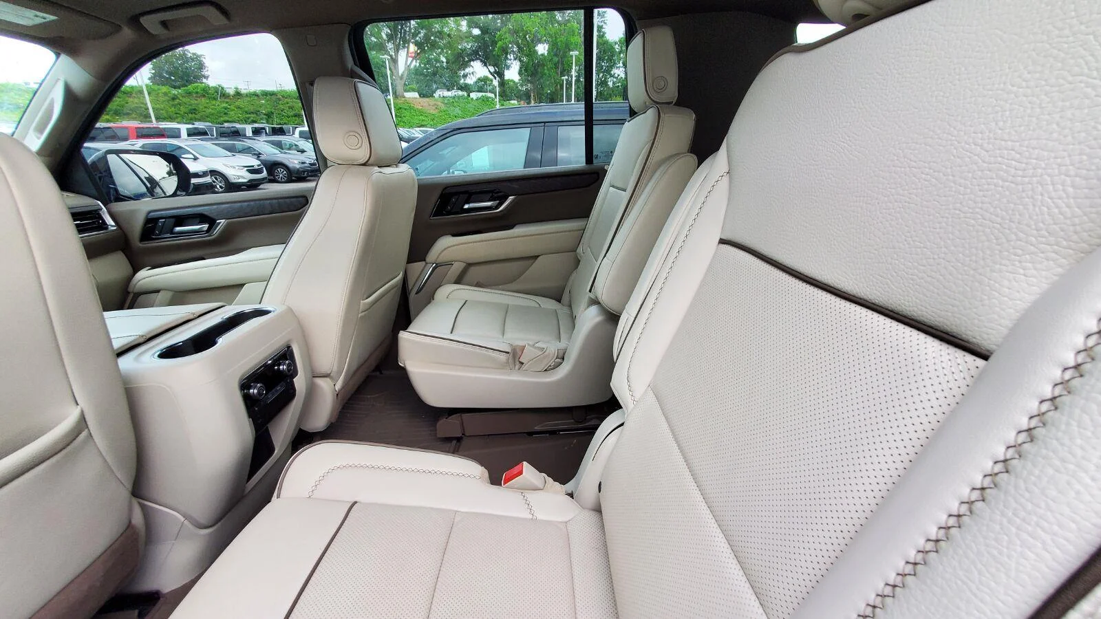 Used 2025 Onyx Black GMC Denali image 5