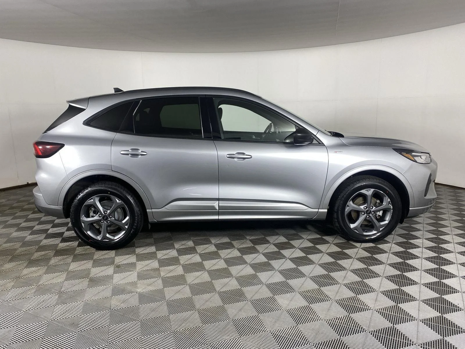 Used 2023 Iconic Silver Metallic Ford ST-Line image 18