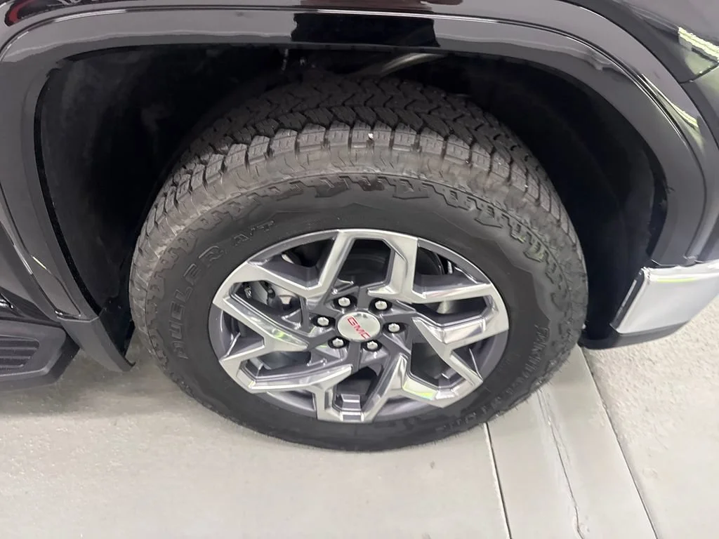 New 2026 Onyx Black GMC SLT image 4