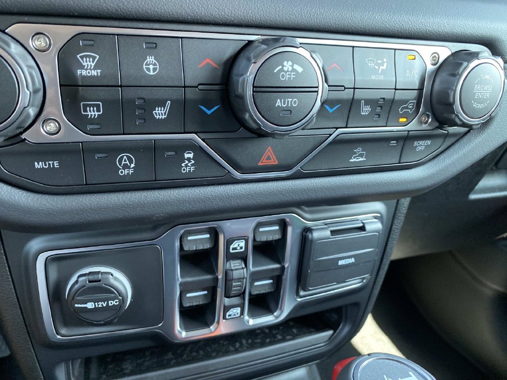New 2026 Tuscadero Pearl-Coat Exterior Paint Jeep Sahara image 12