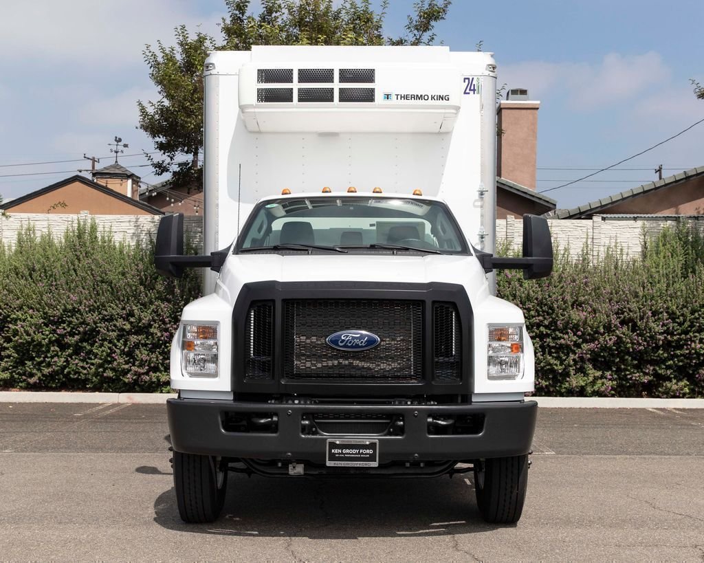 New 2025 Oxford White Ford Base image 17