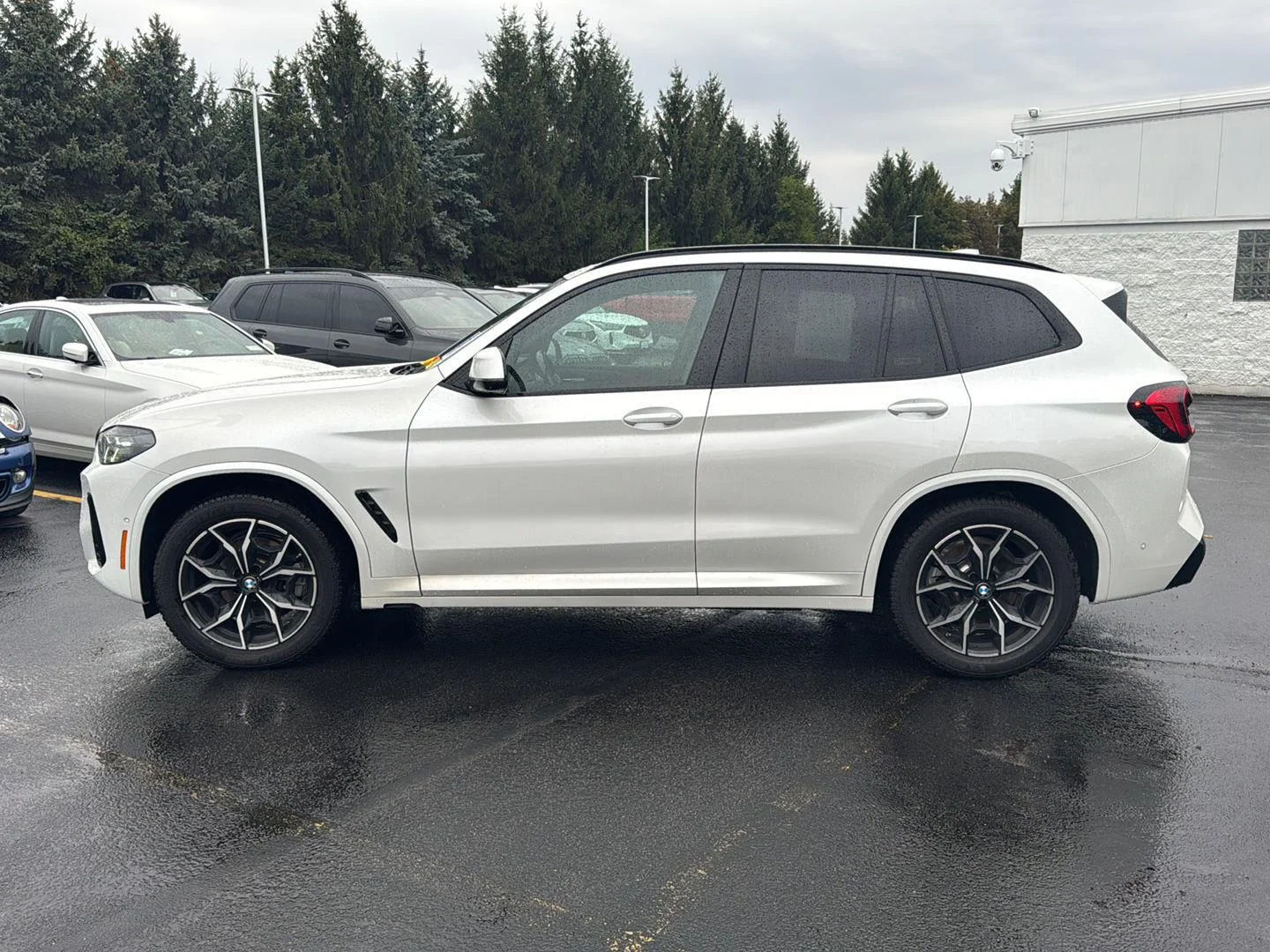 Used 2024 Mineral White Metallic BMW xDrive30i image 6