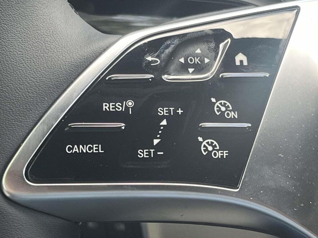 New 2026 Polar White Mercedes-Benz GLA 250 image 32