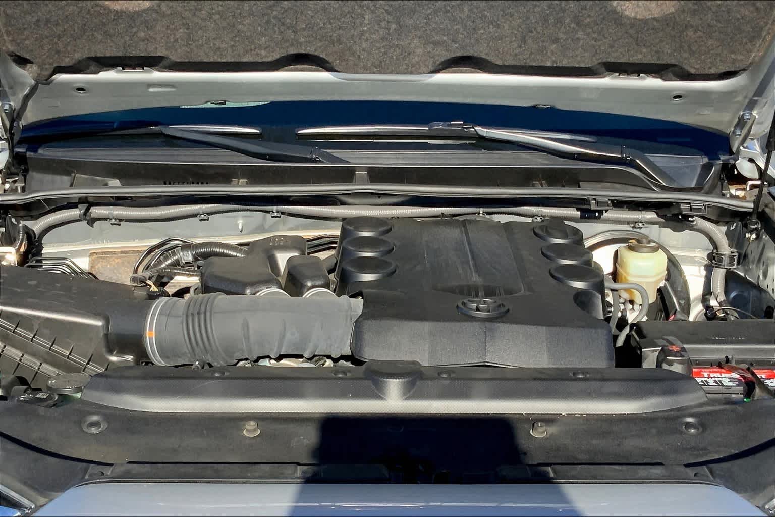 Used 2019 Classic Silver Metallic Toyota SR5 image 29