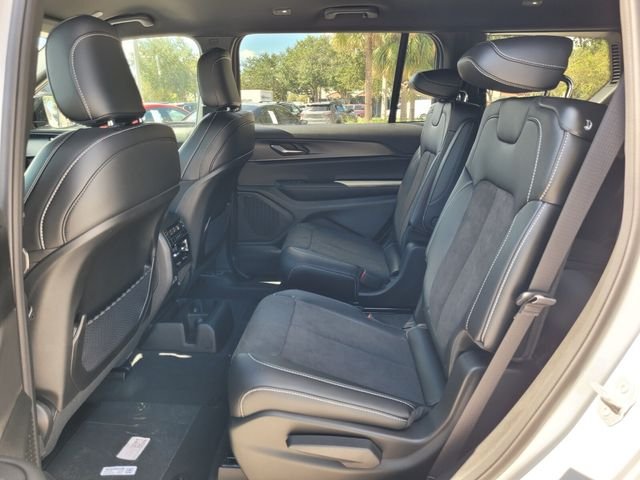 New 2025 Bright White Clear-Coat Exterior Paint Jeep Altitude image 12
