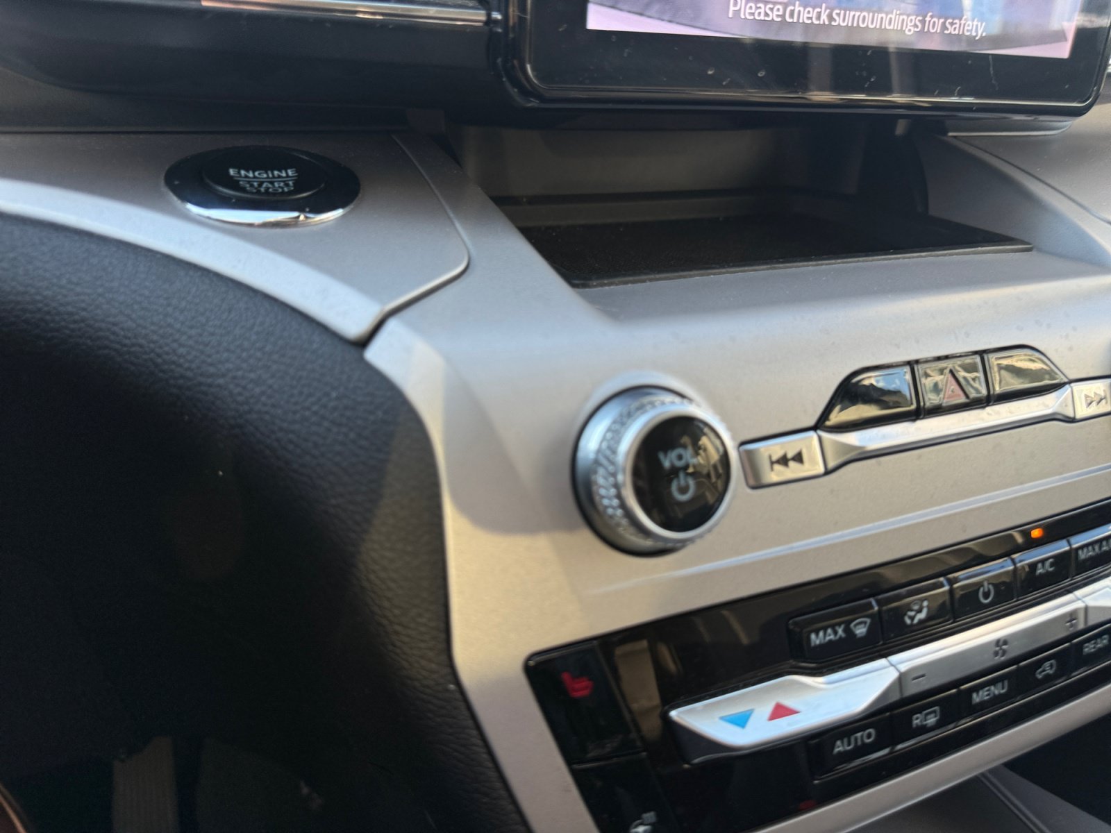 Used 2023 White Metallic Ford XLT image 15