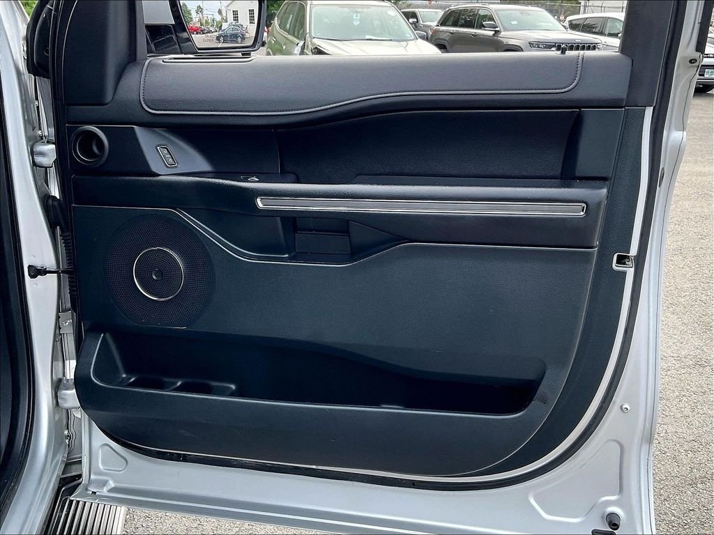 Used 2018 Silver Ford XLT image 27