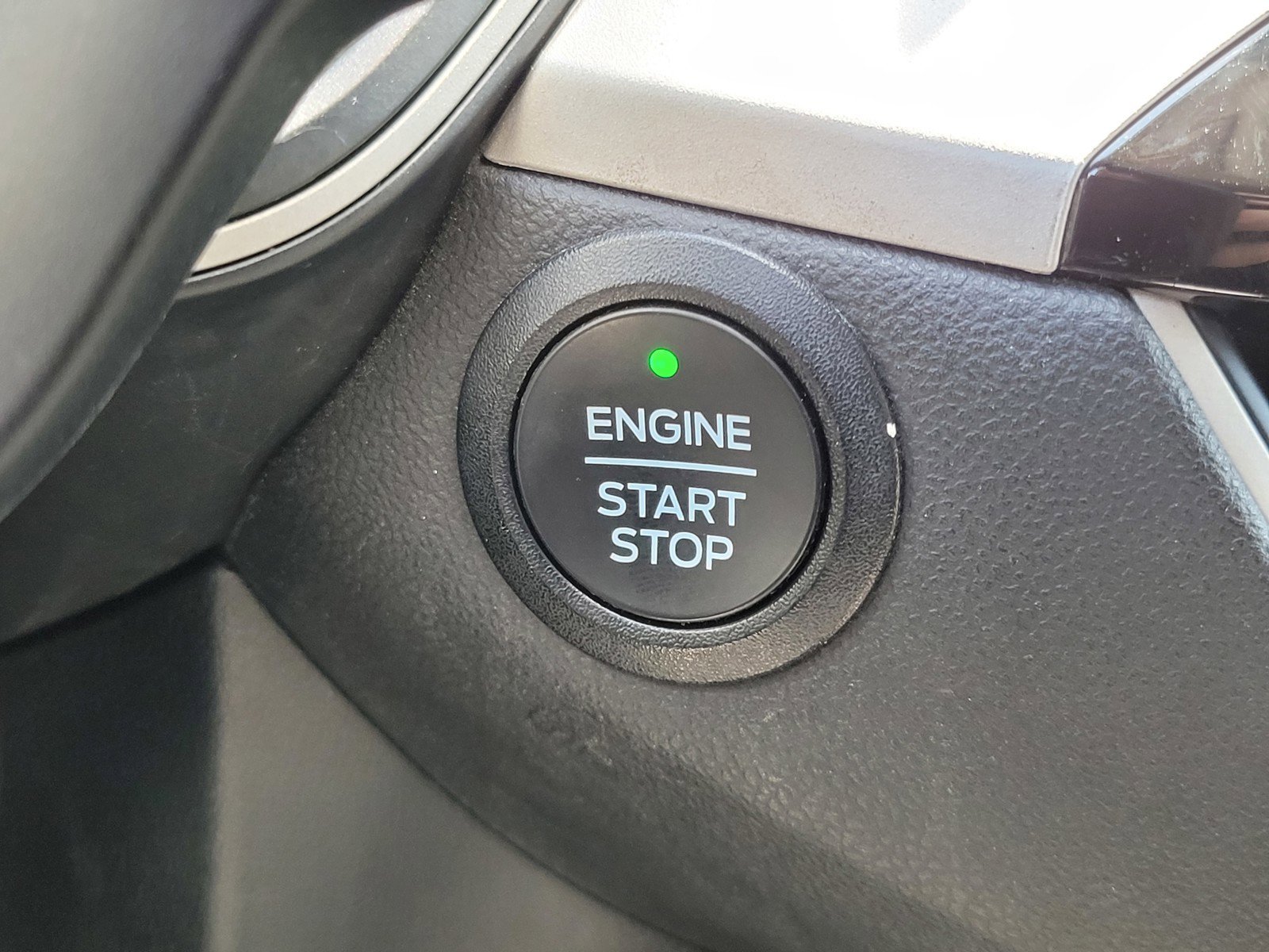 Used 2022 Silver Ford SE image 23