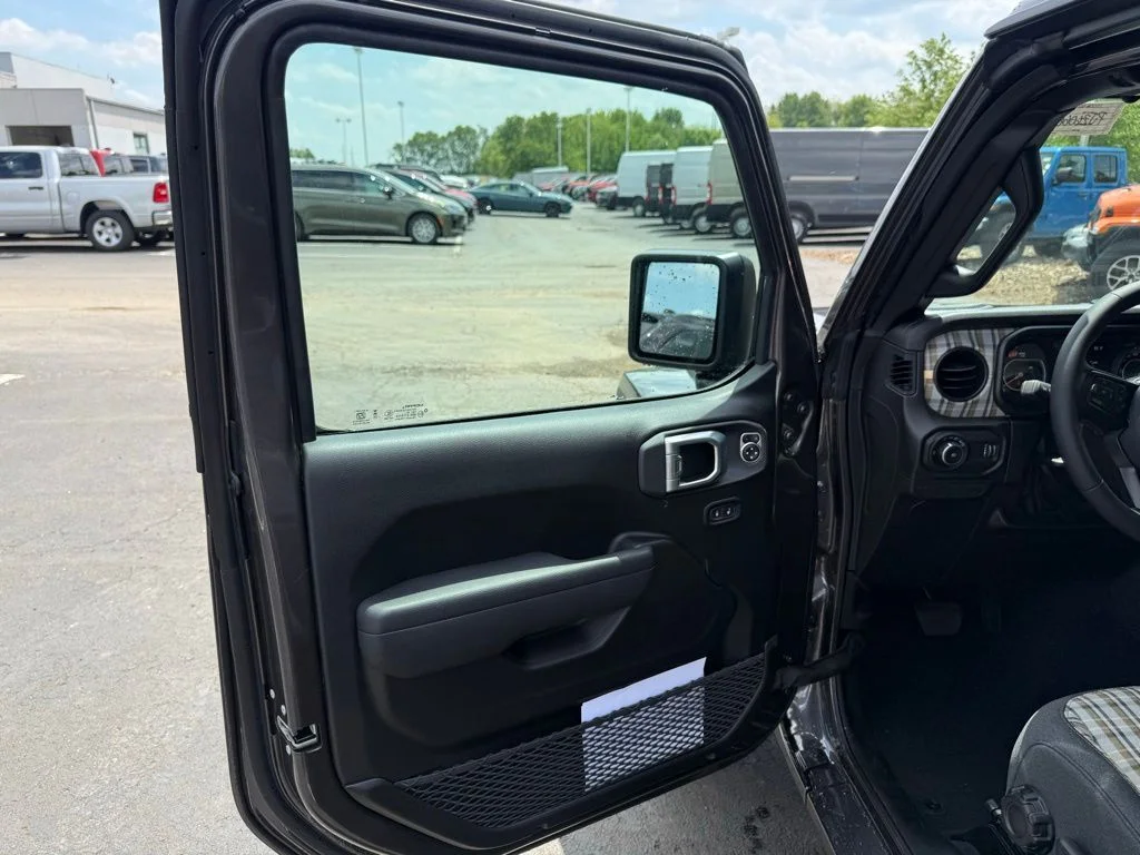 New 2026 Granite Crystal Metallic Clear-Coat Exterior Paint Jeep 85th Anniversary Edition image 14