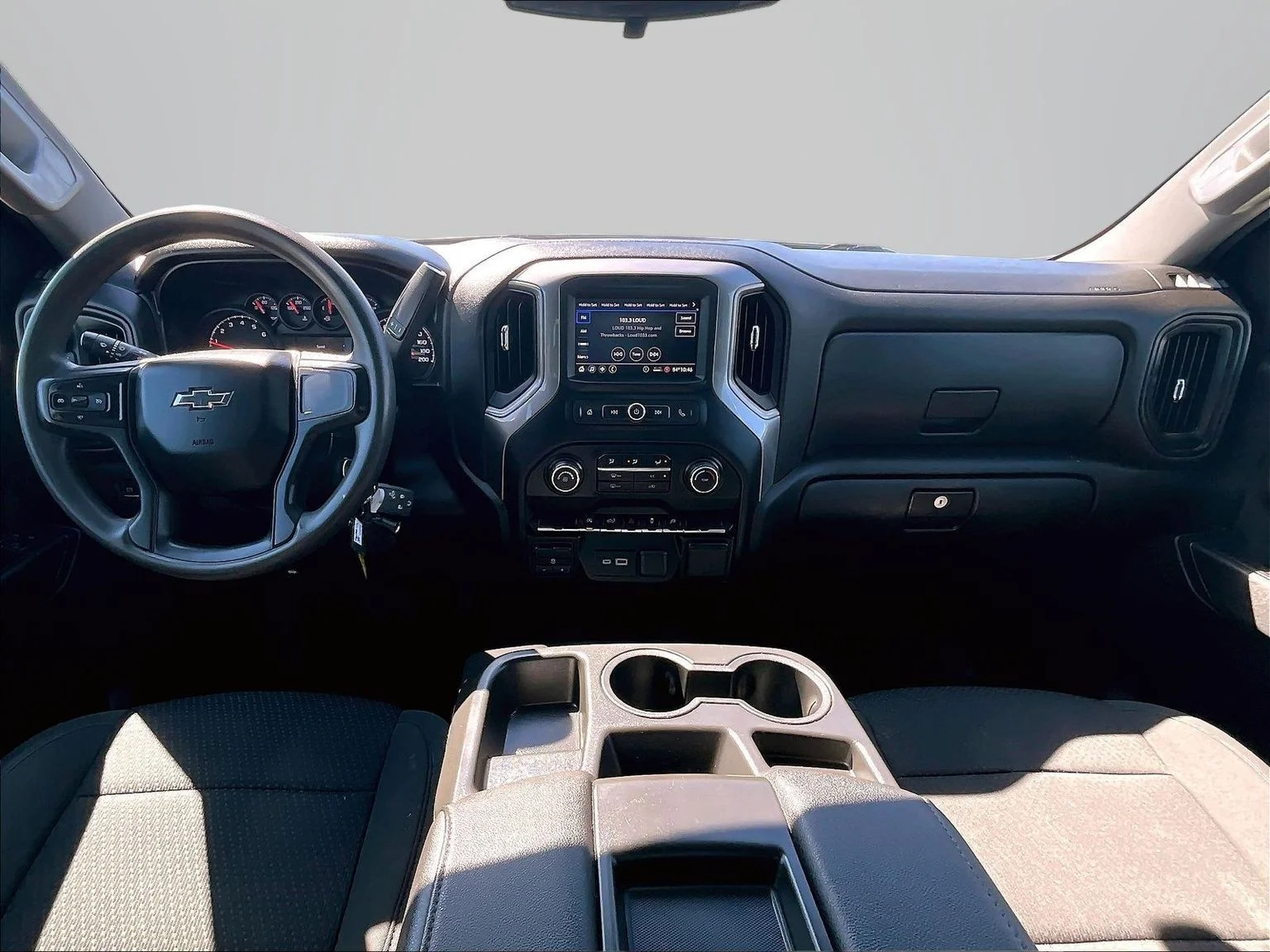 Used 2021 Silver Chevrolet Custom image 17