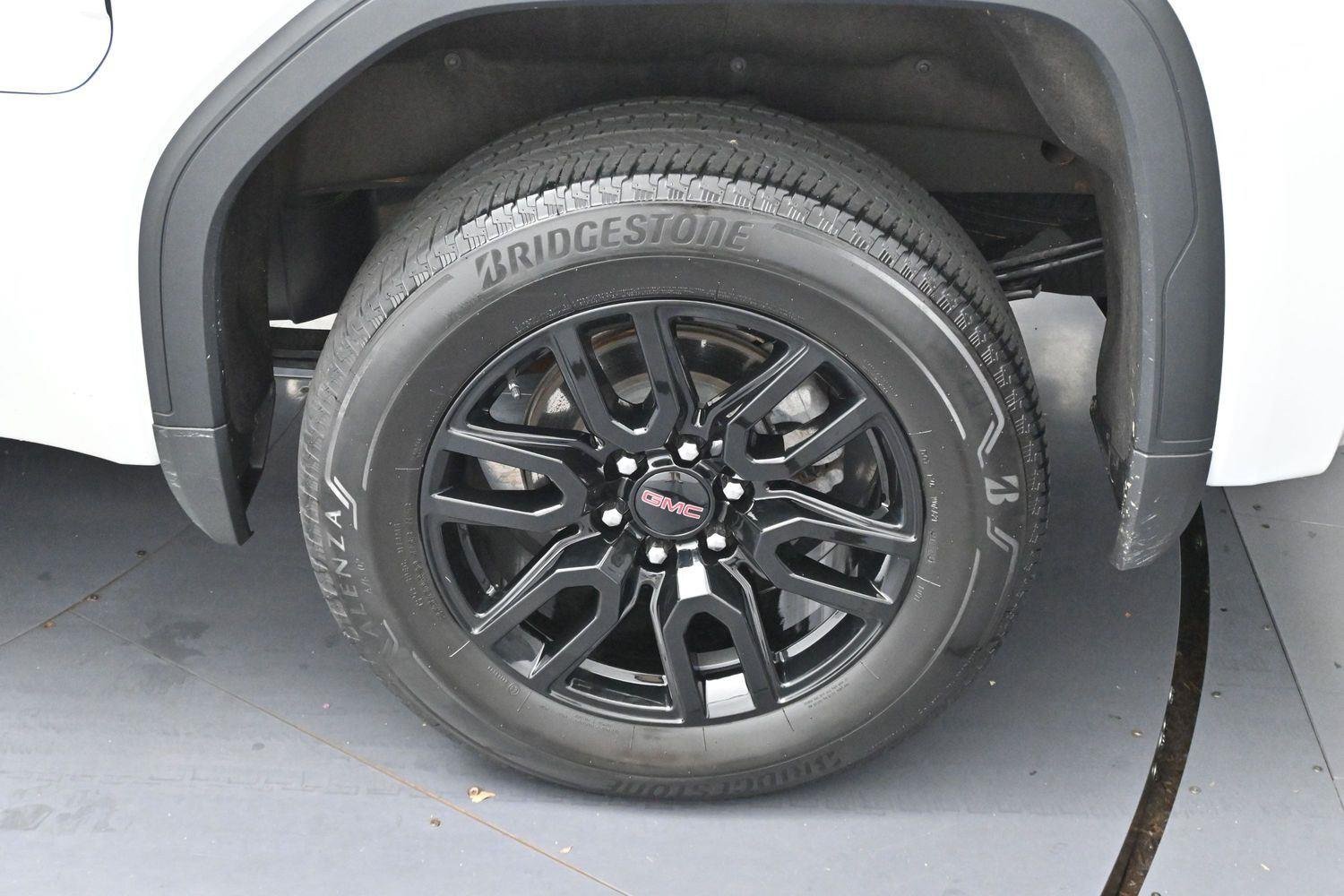 Used 2024 Summit White GMC Elevation image 30