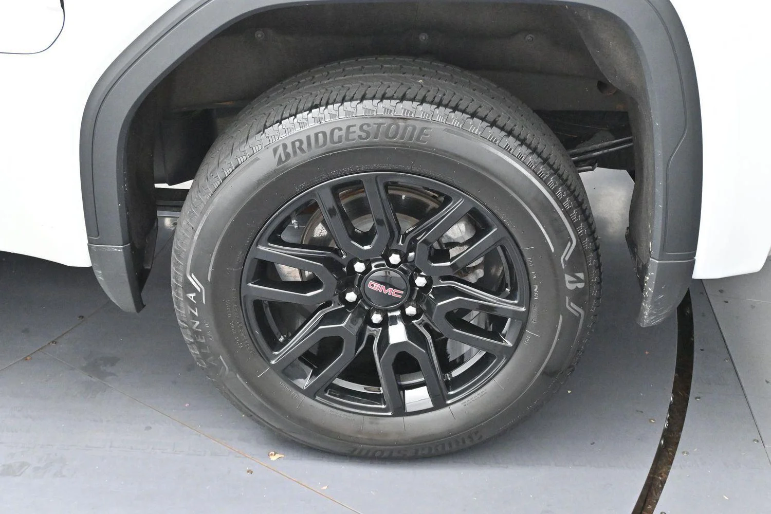 Used 2024 Summit White GMC Elevation image 30