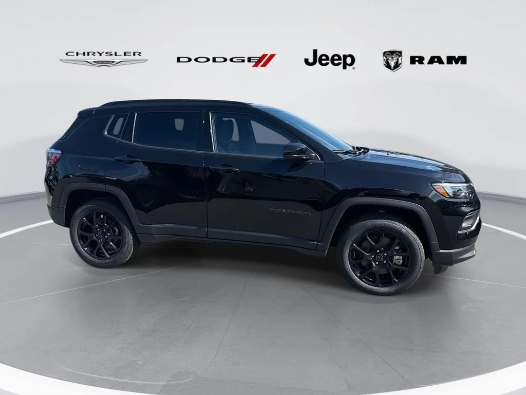 New 2026 Diamond Black Crystal Pearlcoat Jeep Latitude image 2