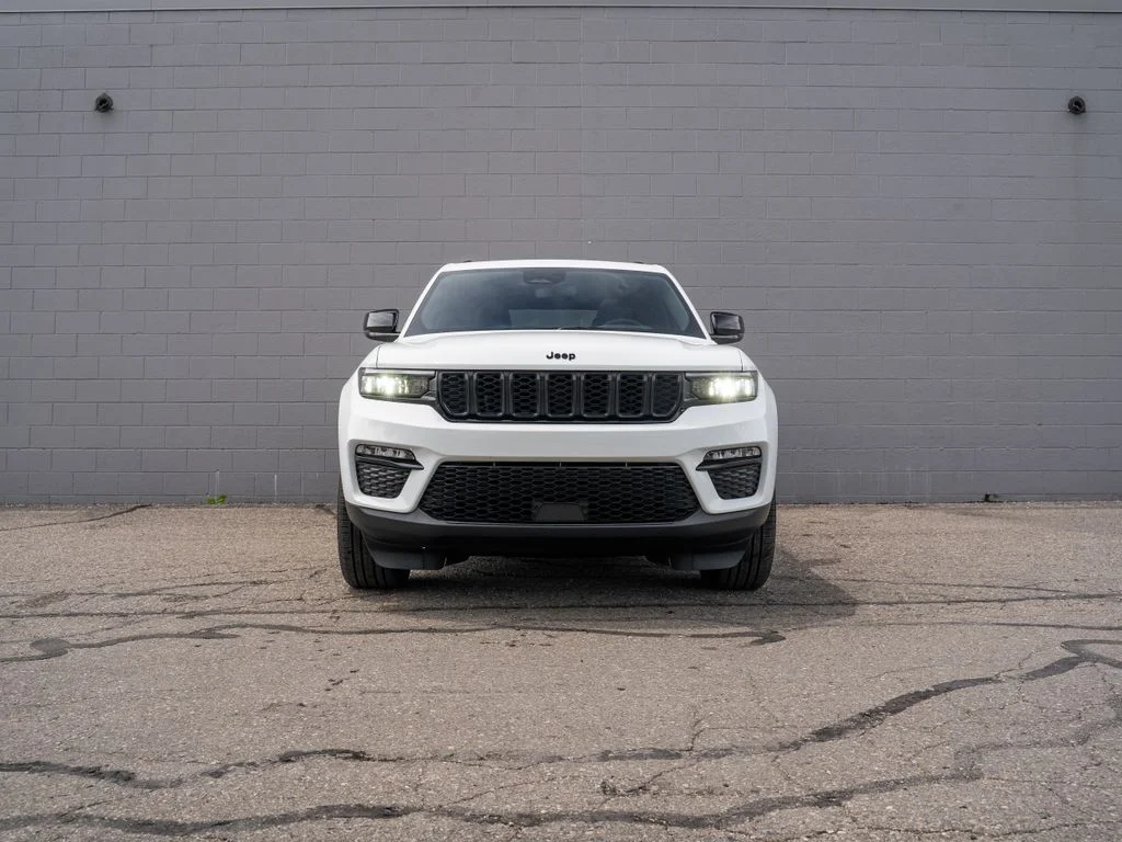 Used 2024 White Jeep Limited image 10