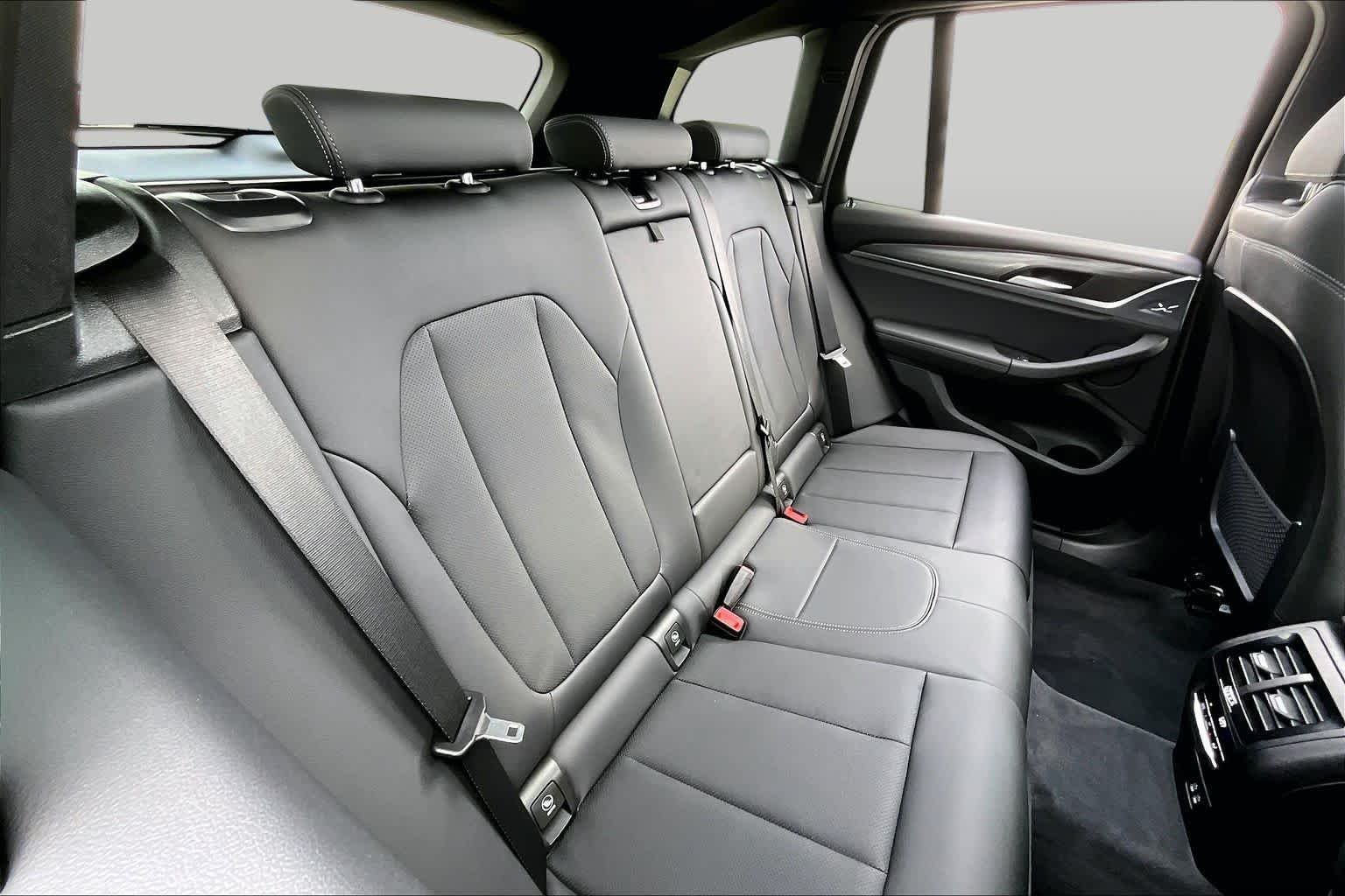 Used 2024 Alpine White BMW sDrive30i image 18