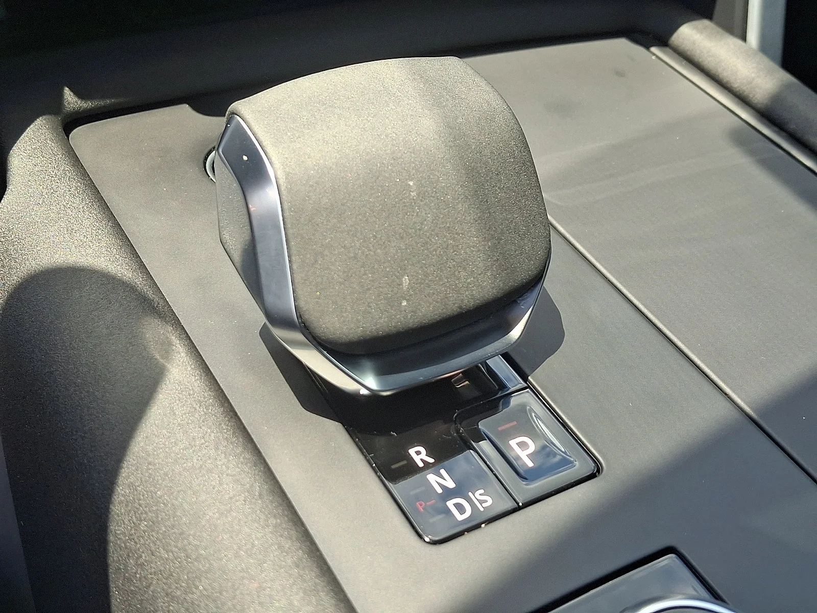 Used 2025 Fuji White   1Aa Land Rover Dynamic SE image 28