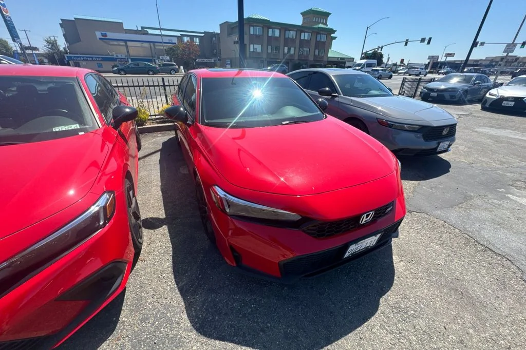 Certified Used 2025 Rallye Red Honda  image 2