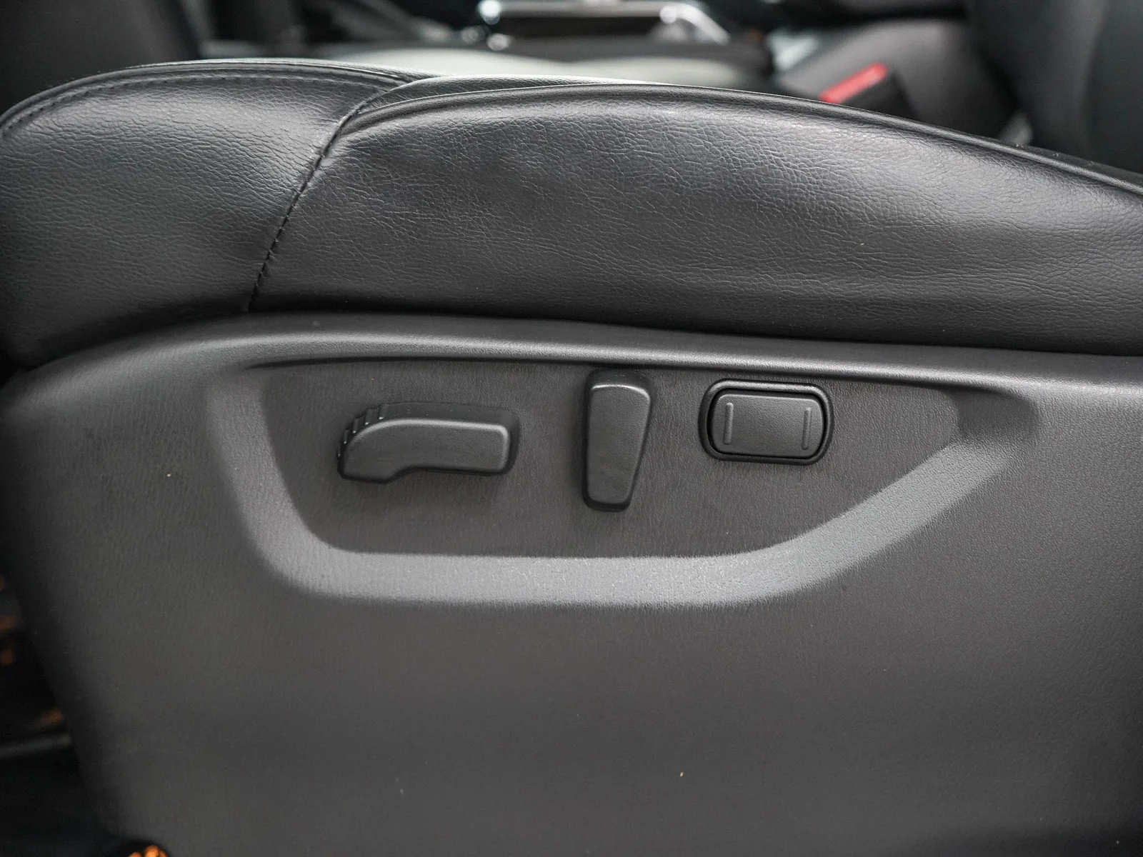 Used 2022  Nissan SL image 27
