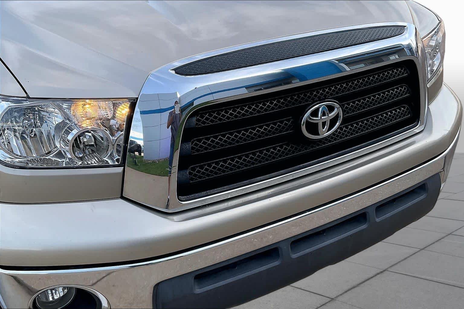 Used 2008 Desert Sand Mica Toyota SR5 image 25
