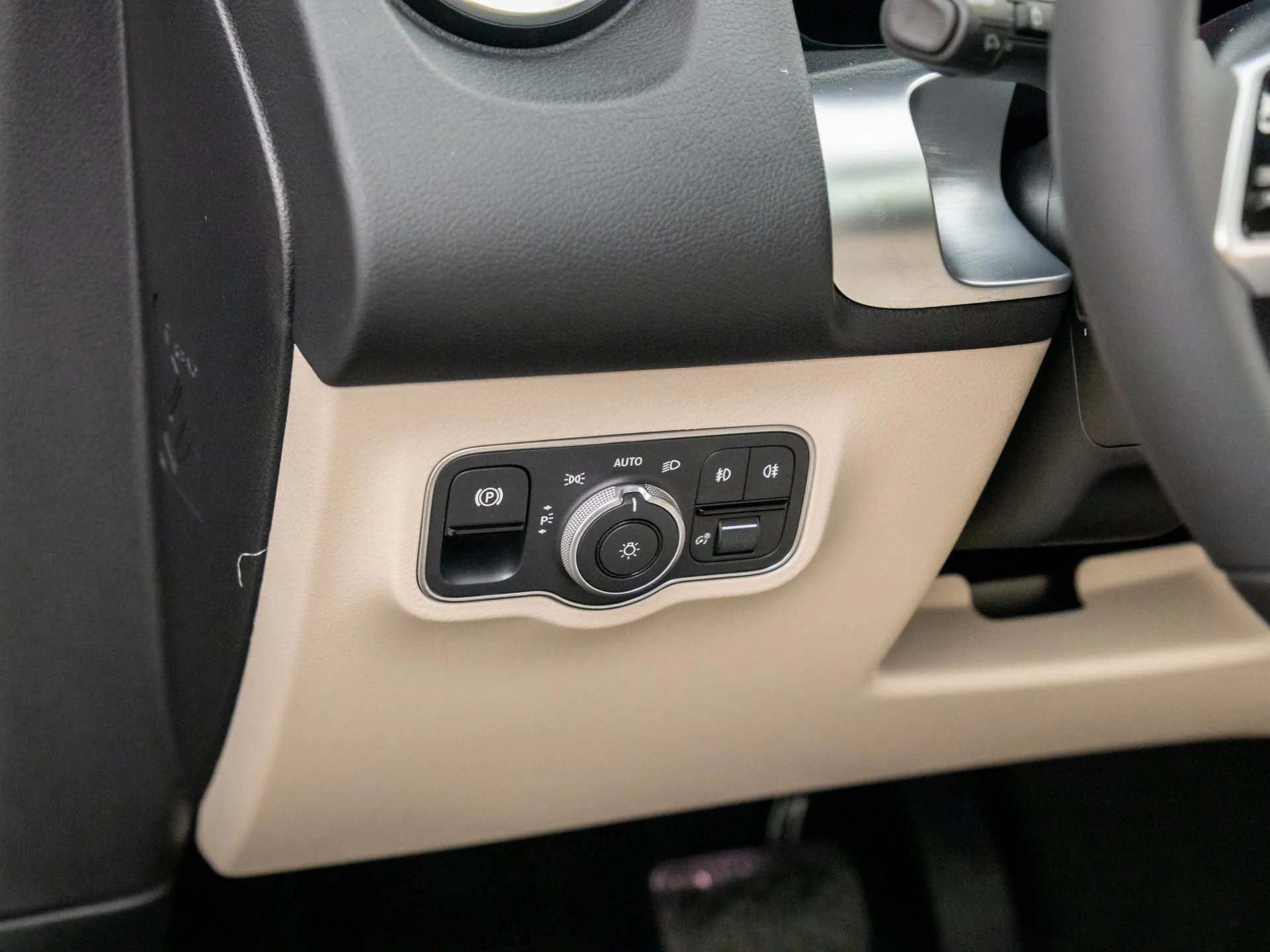 New 2026 Black Mercedes-Benz GLB 250 image 21