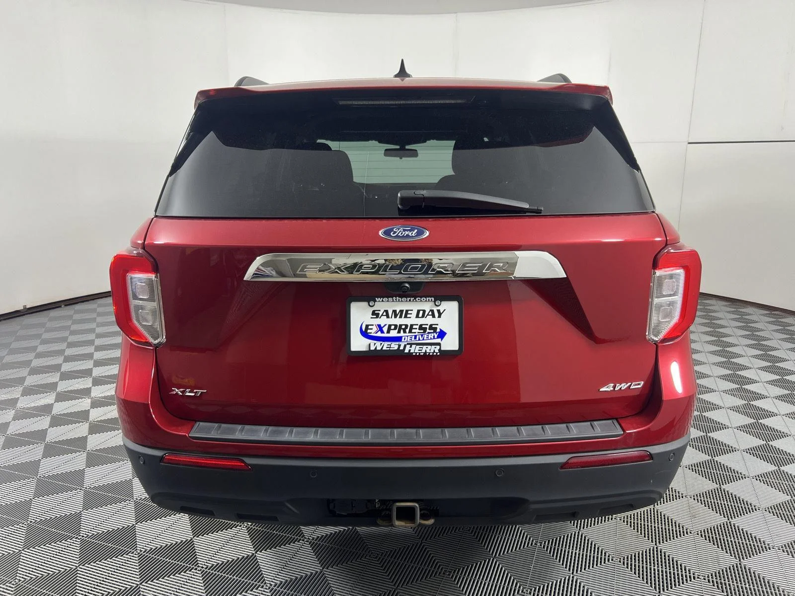 Used 2022 Rapid Red Metallic Tinted Clearcoat Ford XLT image 9