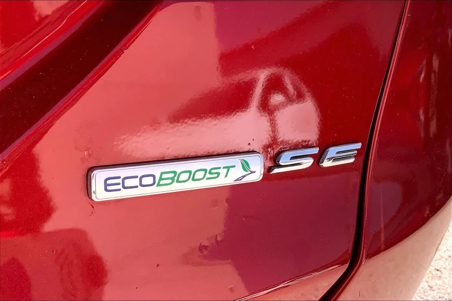 Used 2018 Ruby Red Metallic Tinted Clearcoat Ford SE image 10