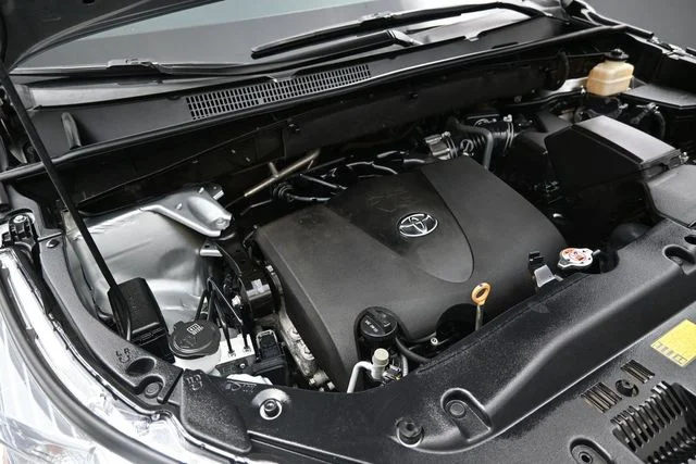 Used 2017 Silver Toyota XLE image 46