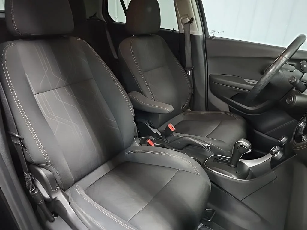 Used 2020 MOSAIC BLACK METALLIC Chevrolet LT image 14