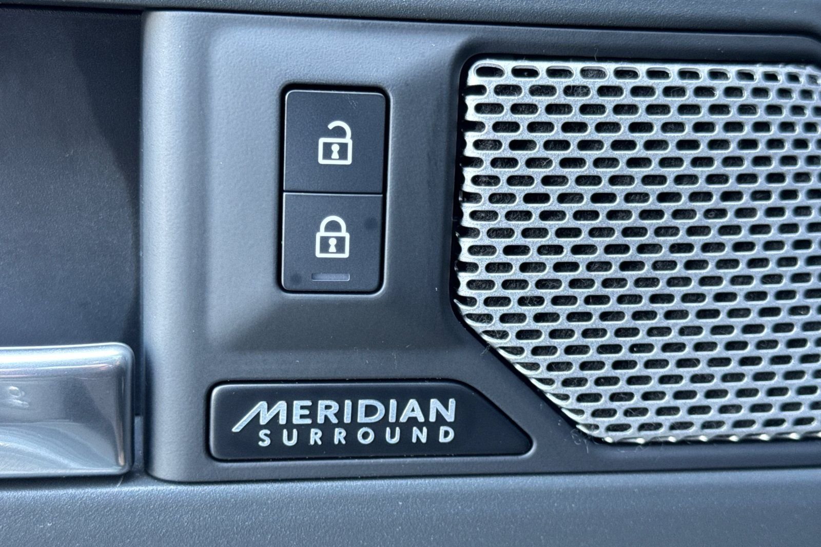 Used 2023 Carpathian Grey Premium Metallic Land Rover X-Dynamic SE image 21