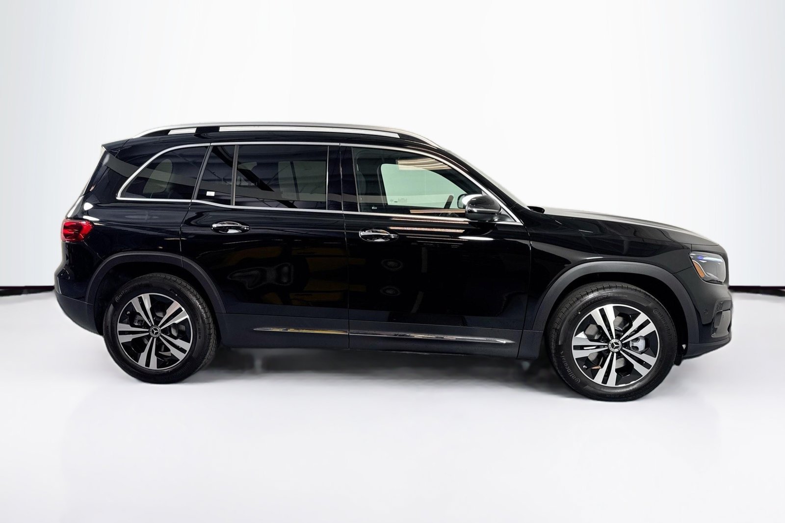 New 2026 Night Black Mercedes-Benz GLB 250 image 4