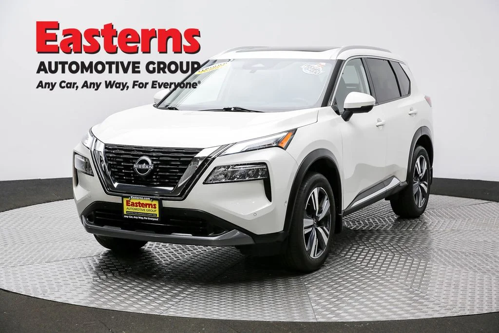 Used 2023 White Nissan SL image 1