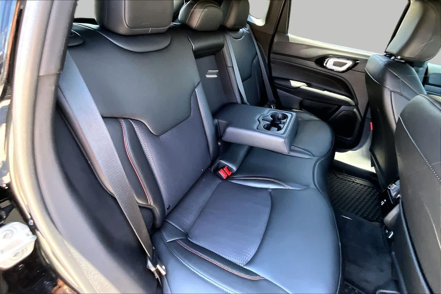 New 2026 Diamond Black Crystal Pearl-Coat Exterior Paint Jeep Trailhawk image 23