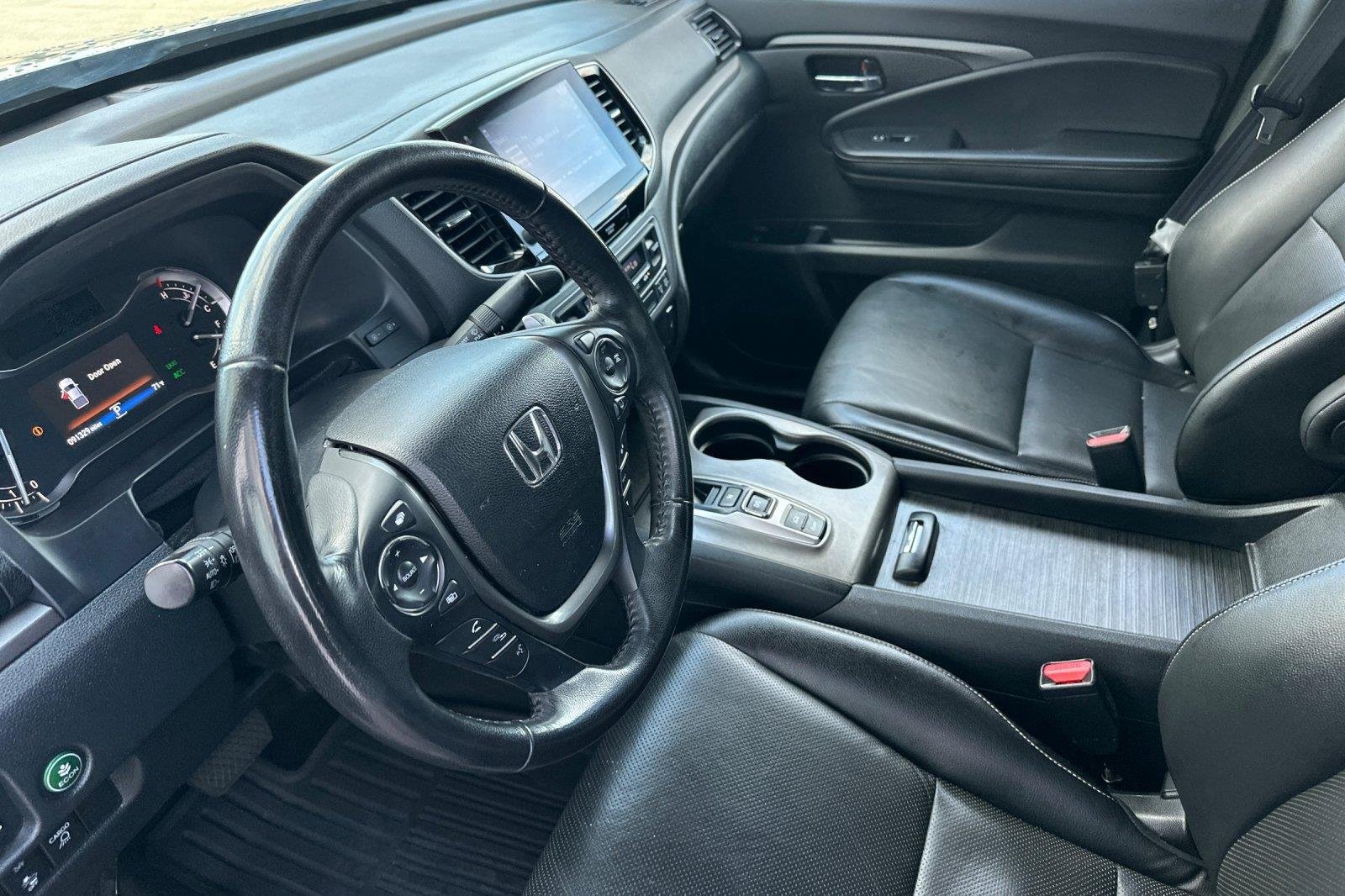 Used 2023 Lunar Silver Metallic Honda RTL image 10