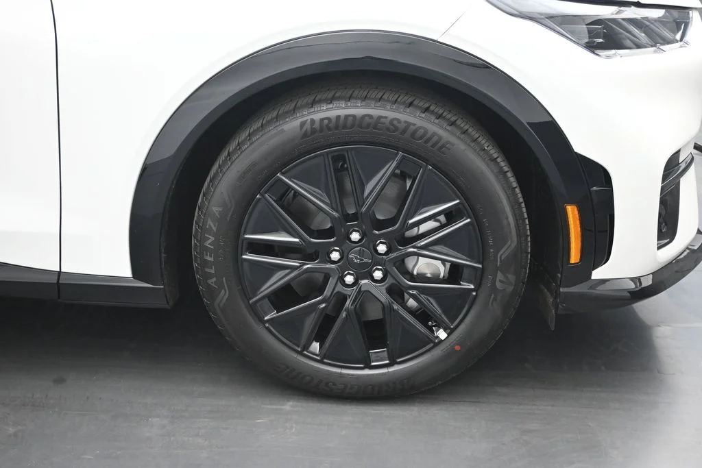 New 2026 Star White Metallic Tri-coat Ford Premium image 22