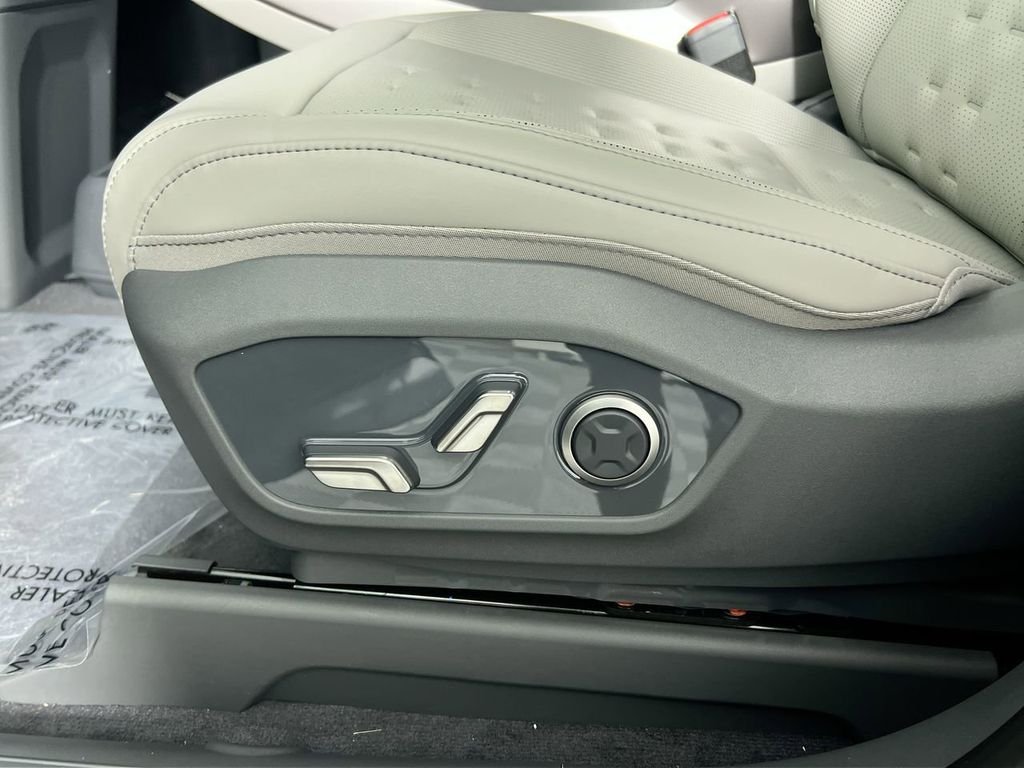 New 2026 Ebony Black Kia Wind AWD image 14