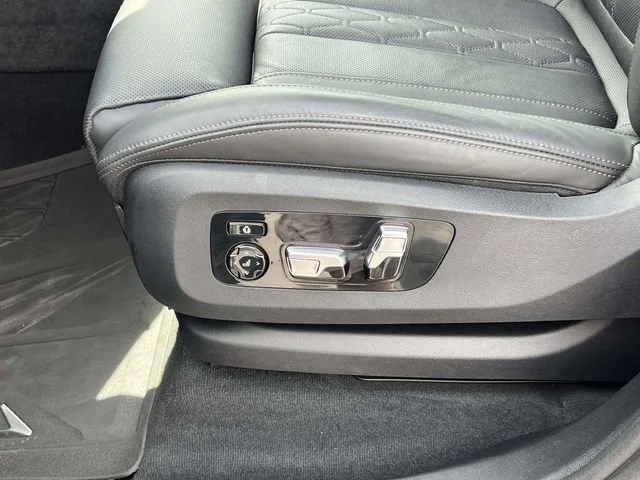 Used 2024 Black BMW xDrive40i image 23