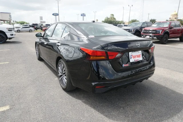 Used 2025 BLACK Nissan SV image 8