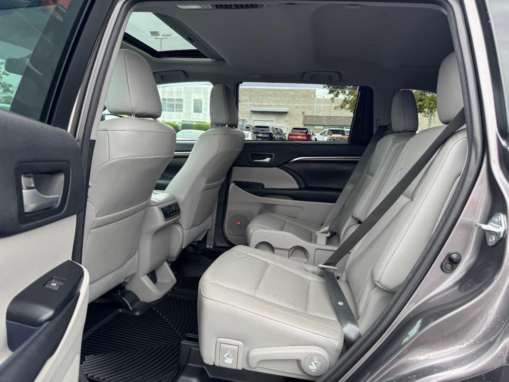 Used 2015 Gray Toyota Limited image 10