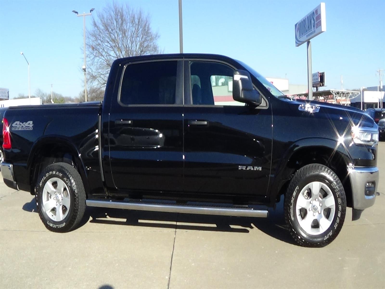 Used 2025 Diamond Black Crystal Pearl Coat (pxj) RAM Big Horn image 5