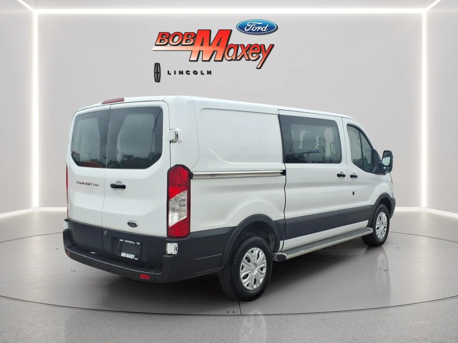 Used 2019 Oxford White Ford Base image 4