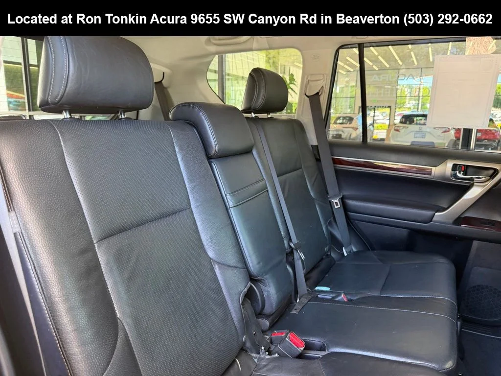 Used 2016 Silver Lining Metallic Lexus 460 image 29