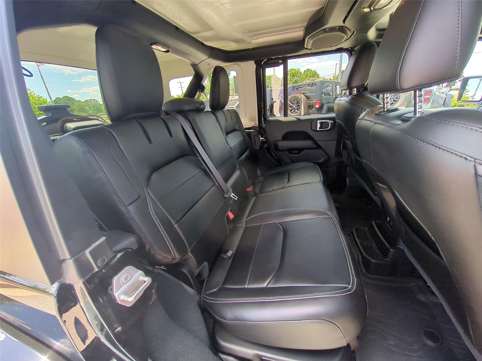 Used 2022 Black Clearcoat Jeep Unlimited Sahara image 35