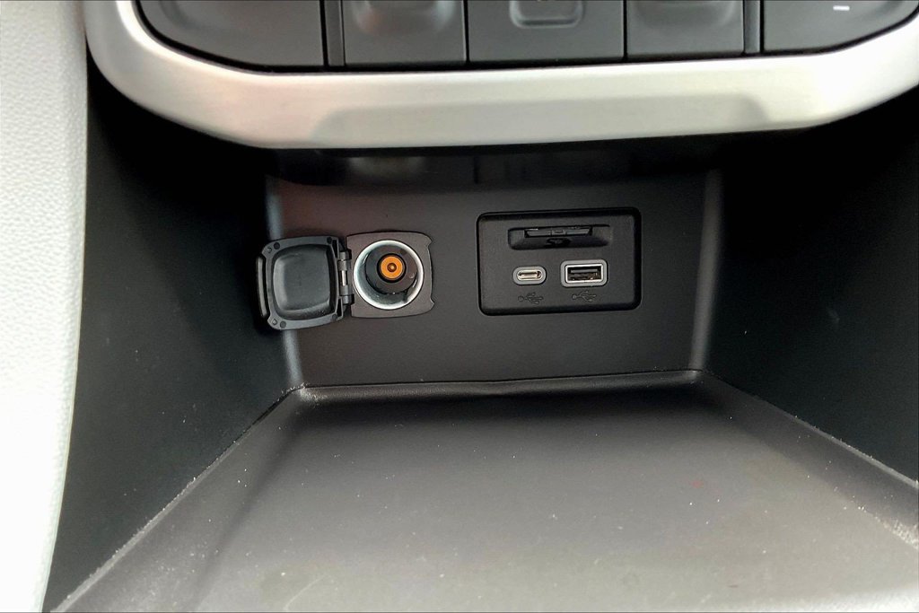 Used 2023 White GMC SLT image 18