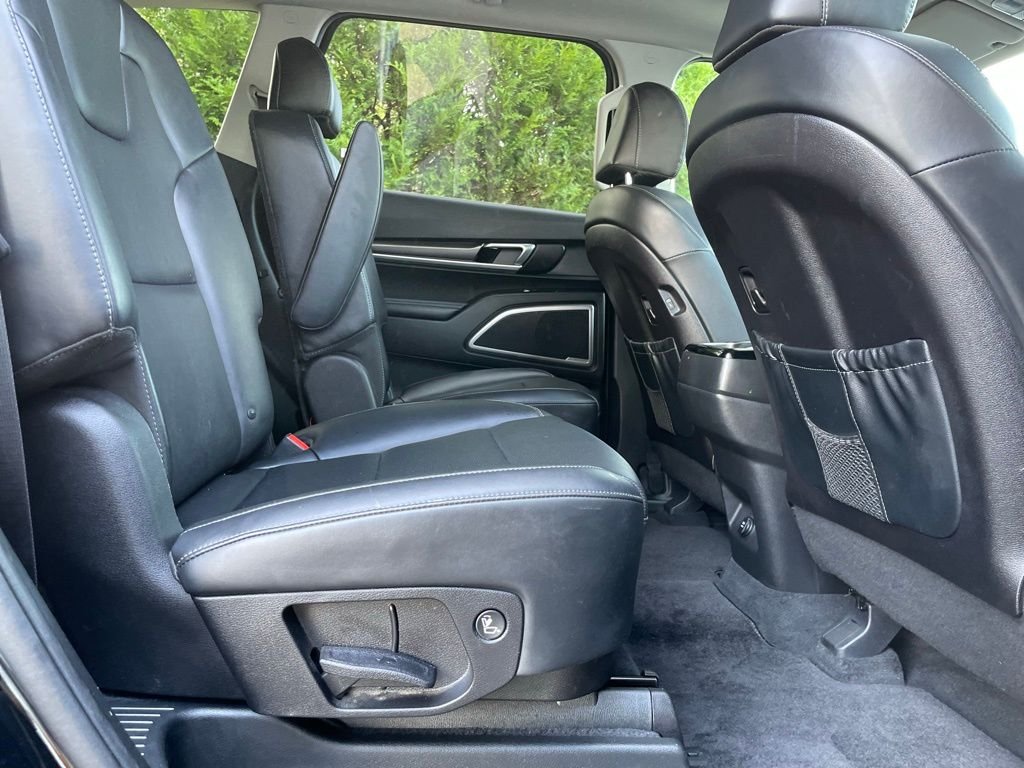 Used 2025 Ebony Black Kia S image 23